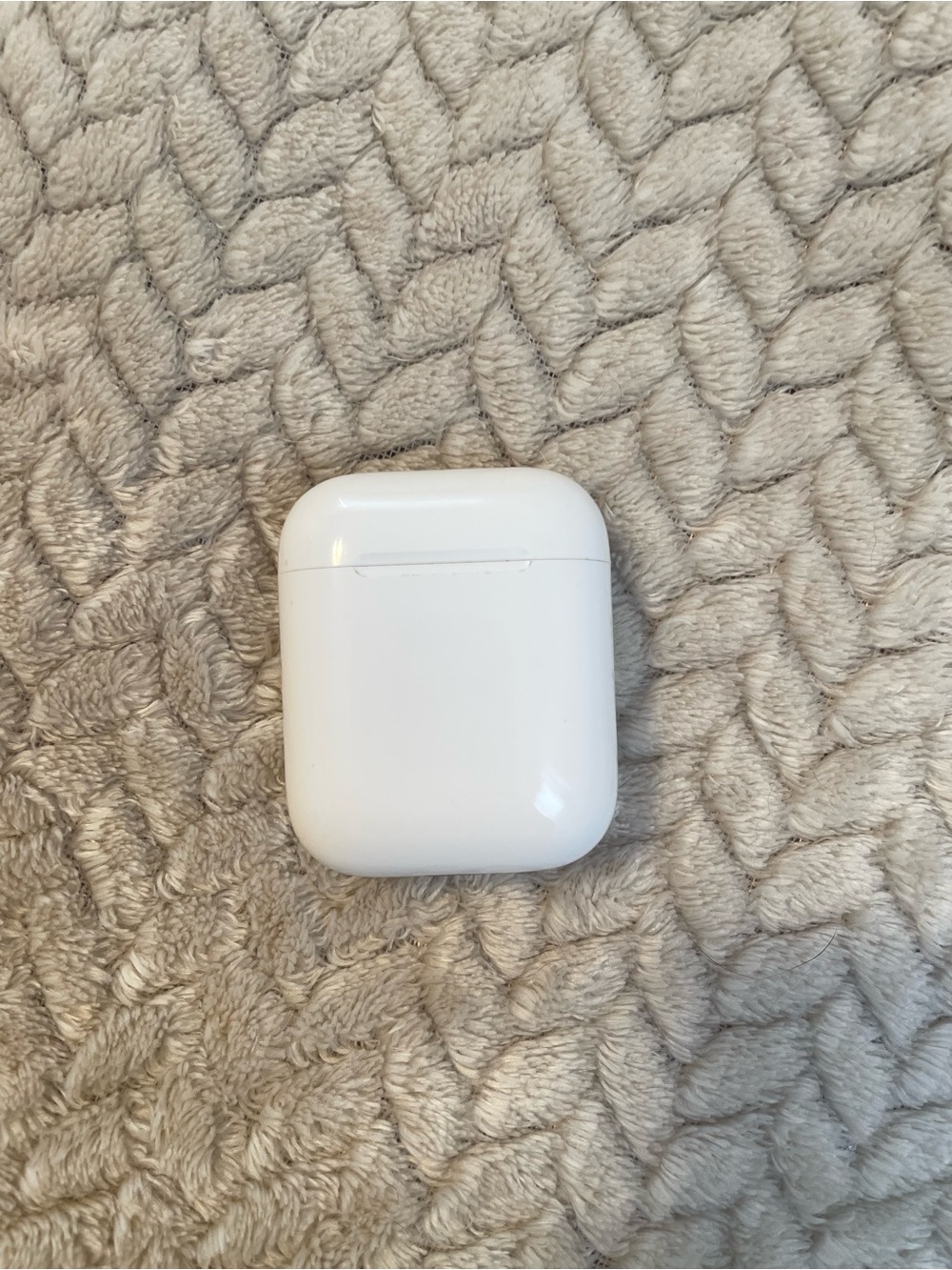 AirPods 2 gen in working condition but lower battery life with cute case
